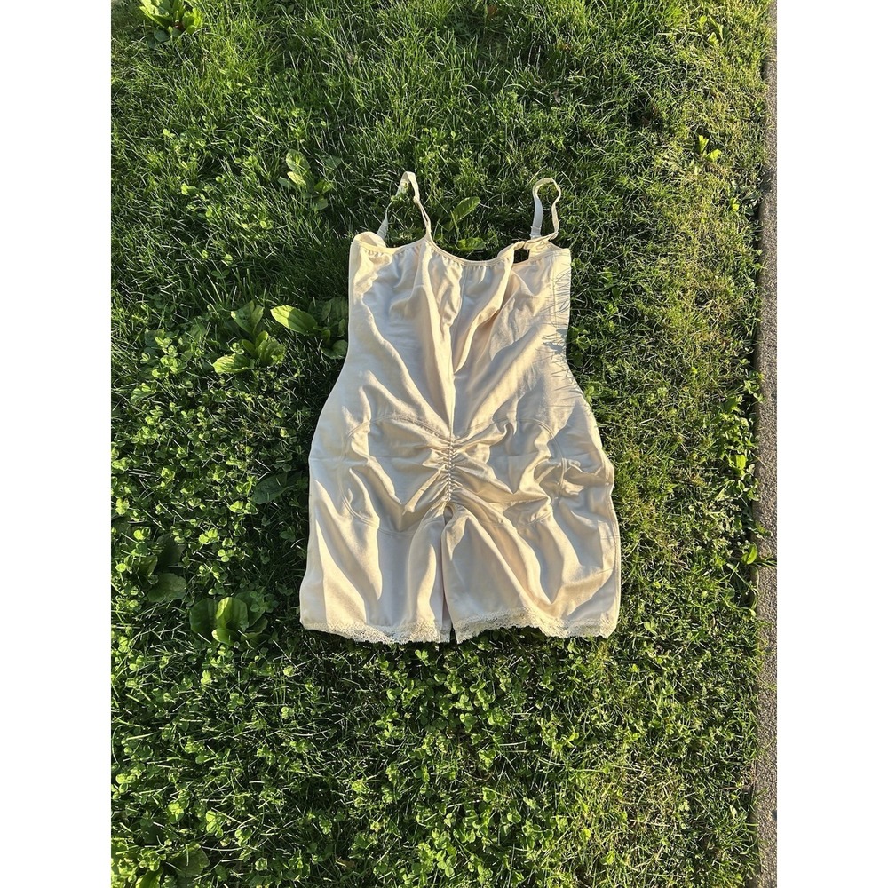 Women's Cream Mid Thigh Bodysuit Shapewear Size 2X Poly Spandex Latex Never Worn